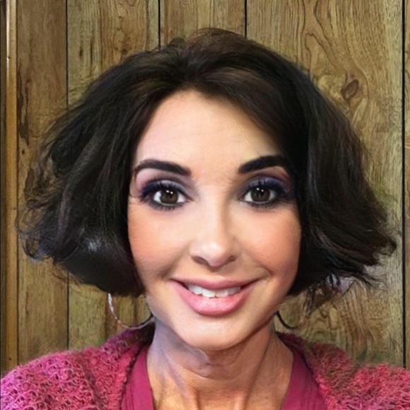 Meet your Posher, Melissa - Picture 2 of 2